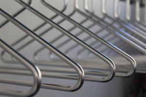 Bent u aansprakelijk voor diefstal van gasteneigendommen uit uw garderobe?